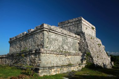 Tulum kompleksindeki Piramit El Castillo (Kale), Yucatan, Meksika