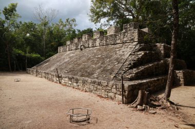 Coba kompleksindeki balo sahası, Yucatan, Meksika