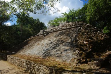 Coba kompleksindeki balo sahası, Yucatan, Meksika