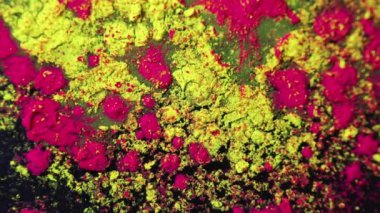 Siyah arkaplanda toz renkli renk karışımı. Soyut modern arkaplan