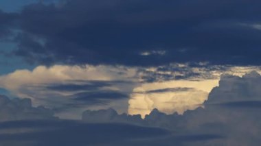 Kümülüs, fırtınadan önce gökyüzünü bulutlandırır. Doku, doğa geçmişi, Hırvatistan, Krk Adası