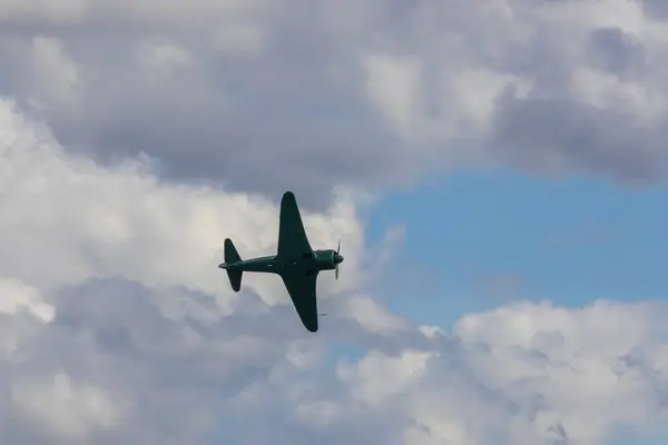 老苏联军机C 11在空中飞行 — 图库照片
