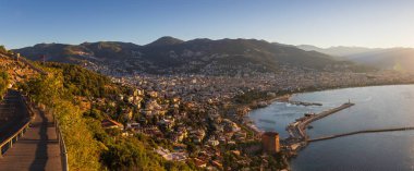 Liman ve şehir Alanya ile birlikte havadan sahile. Türkiye 'de tatil geçmişi