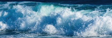 Akdeniz 'de rüzgarlı bir günde inanılmaz bir dalga. Doku, soyut, doğa, hareket arkaplanı