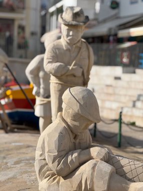 Albufeira 'da çalışan insanların heykeli.