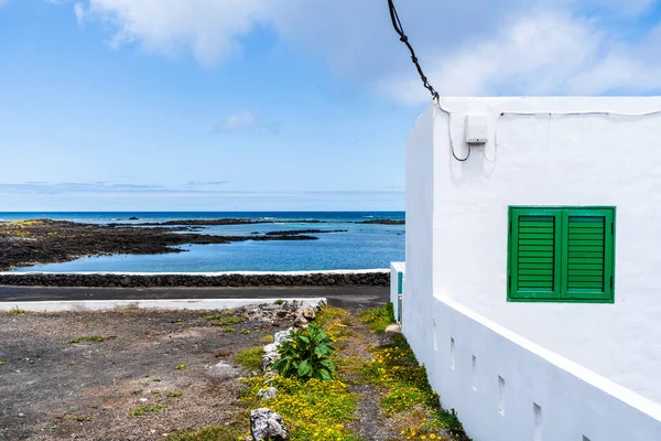 Paisagem Lanzarote Edifício Branco Oceano Azul Corralejo Lanzarote Ilhas Canárias — Fotografia de Stock