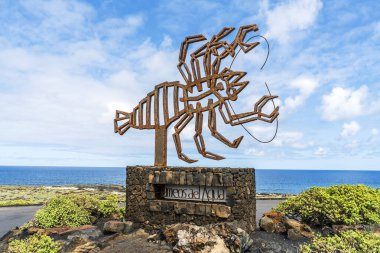 Jameos del Agua 'ya giriş. C. Manrique tarafından tasarlanmış ünlü bir mağara. Lanzarote, Kanarya Adaları' nın ana turistik merkezi.