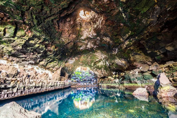 Удивительная Пещера Бассейн Естественная Аудитория Соленое Озеро Спроектированное Цезарем Манрике — стоковое фото