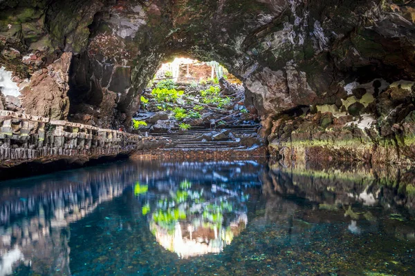 Удивительная Пещера Бассейн Естественная Аудитория Соленое Озеро Спроектированное Цезарем Манрике — стоковое фото