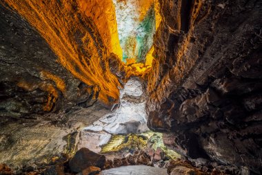 Lanzarote, Kanarya Adaları, İspanya Renkli Aydınlatma ile Çarpıcı Verdes Mağarası
