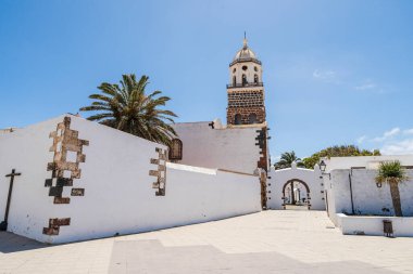 Leydimiz de Guadalupe 'nin eski kilisesi. Tarihi Teguise, Lanzarote, Kanarya Adaları, İspanya' nın ana simgesi.