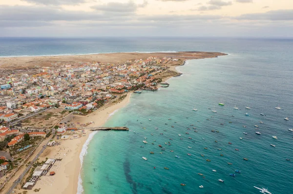 Pier Boten Turquoise Water Stad Santa Maria Eiland Sal Kaapverdië — Stockfoto