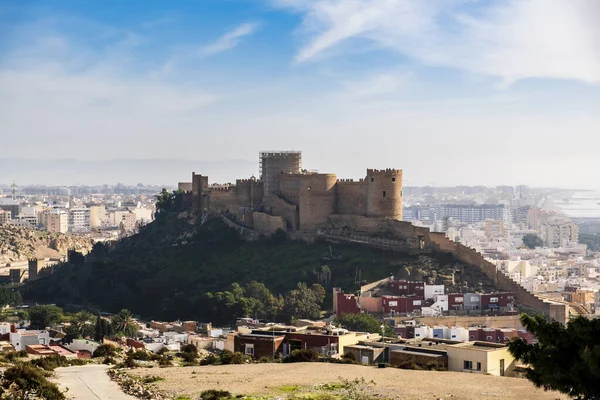 令人惊奇的历史建筑观 穆斯林阿尔梅里亚设置了著名电影 伊斯兰艺术 伊比利亚半岛最大的城堡 Andalucia 西班牙 — 图库照片