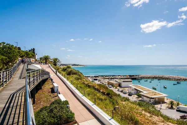 Fantastisk Utsikt Över Marina Albufeira Vacker Sommarbild Blå Himmel Och — Stockfoto