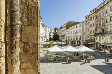 Coimbra, Portekiz - 3 Ağustos 2023: Praca do Comercio, Coimbra, Portekiz