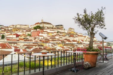 Kasabanın balkondan manzarası çok güzel Coimbra.