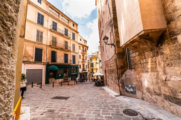 스페인 마요르카의 매력적인 거리의 스톡 사진