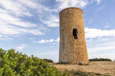 Torre del Serral 'deki Kule' nin fotoğrafı Falcons, Mallorca, İspanya, Avrupa