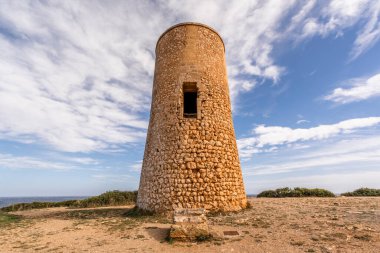 Torre del Serral 'deki Kule' nin fotoğrafı Falcons, Mallorca, İspanya, Avrupa