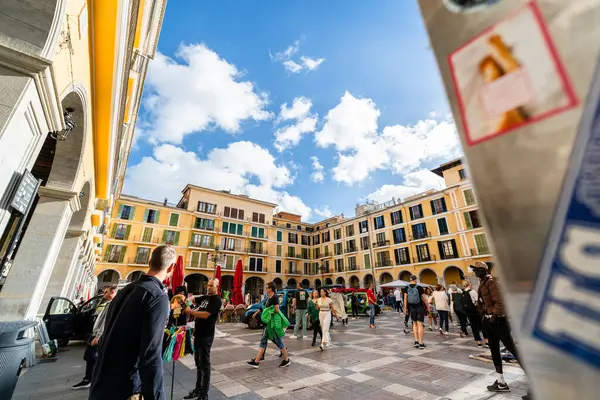 Palma Mallorca Ισπανία Οκτωβρίου 2023 Πολυσύχναστη Όμορφη Πλατεία Στην Πάλμα Εικόνα Αρχείου