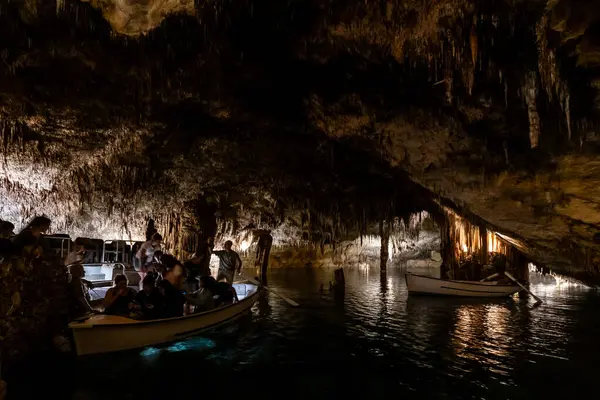 Persone Barca Drach Caves Maiorca Spagna Immagine Stock