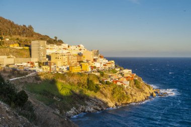 Ceuta, İspanya ve Kuzey Afrika tepelerinde Fas 'a benzeyen yerleşim yerleri