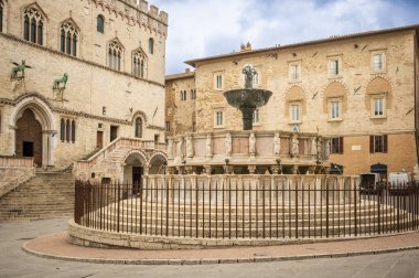 Perugia, Umbria, İtalya 'daki Güzel Rahipler Sarayı Meydanı