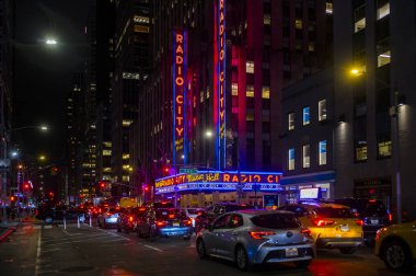  New York, ABD - 15 Mayıs 2024 Gece Times Meydanı, ABD