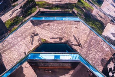 ABD 'nin New York kentindeki Vessel Building de dahil olmak üzere soyut modern mimari