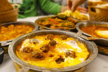 Tipik lezzetli Morroka yemeklerine yakından bak Tajine, Fas