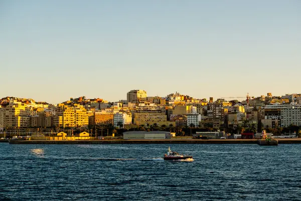 Gün batımına kadar İspanya 'nın Ceuta limanının inanılmaz manzarası, Kuzey Afrika