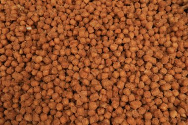 Bengali geleneksel tatlı, tuzlu ve baharatlı atıştırmalıklar. Doğal Tatlı Mithai Sağlıklı ve Besleyici. Bengali pohela boishakh fuarında geleneksel krunch çerezleri.