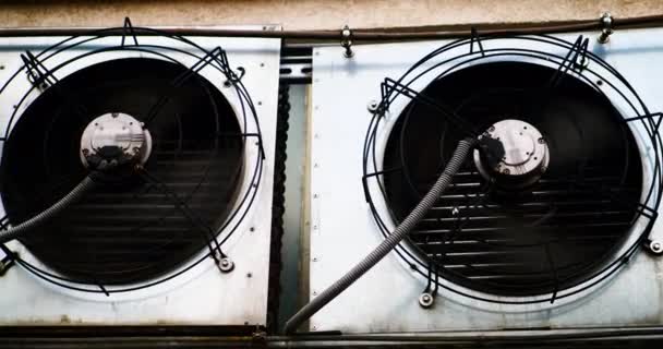 Ventiladores Condicionado Estão Girando Parede Rua Close Condicionado Industrial Operar — Vídeo de Stock