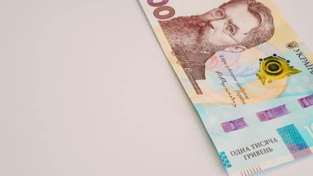 钱数着呢乌克兰格里夫尼亚 重新计算钱 乌克兰人的钱准备好了手数着一千格里夫尼亚的钞票 乌克兰国家银行 漂亮的设计 业务概念 — 图库视频影像