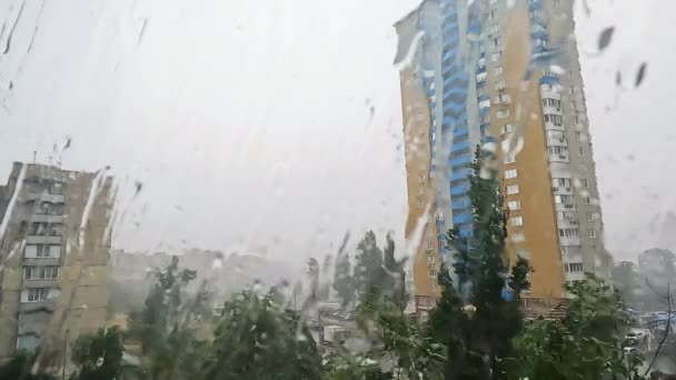 Πόλη Στη Βροχή Έξω Από Παράθυρο Θέα Στα Μάτια Μεγάλες — Αρχείο Βίντεο