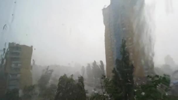 Uragano Città Gocce Pioggia Sulla Finestra Città Sotto Pioggia Fuori — Video Stock