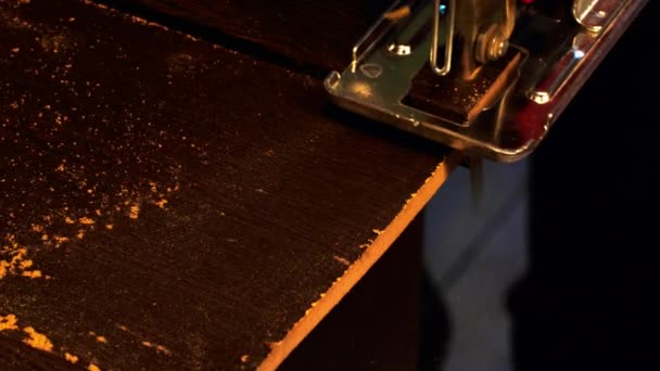 Jigsaw Coupe Une Planche Ralenti Puzzle Électrique Coupe Une Dalle — Video