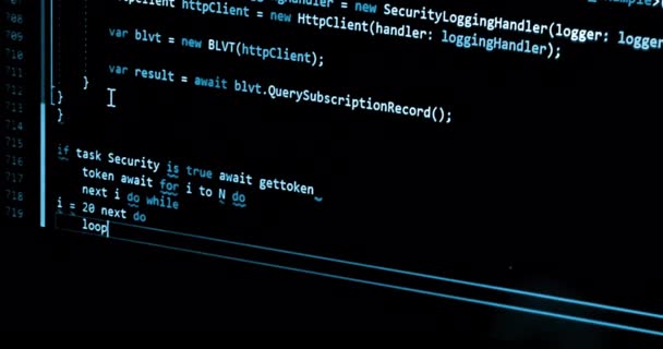 Хакер Программист Пишет Вредоносный Код Ноутбуке Информационных Технологиях Кибербезопасности — стоковое видео