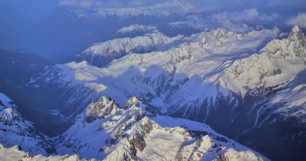 Vista Superior Través Avión Cadenas Montañosas Con Nieve Suiza Concepto — Vídeos de Stock