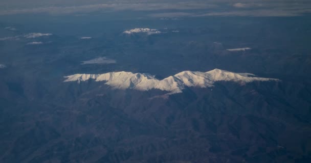 Pohled Shora Přes Rovinu Švýcarských Pohoří Malým Množstvím Sněhu Vrcholcích — Stock video
