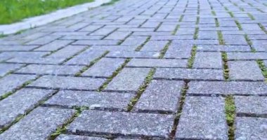 2019 Avrupa Kültür Başkenti Matera 'nın merkezindeki tarihi kaldırım, aşağıdan çekilmiş, İtalya' da kültürel tatil ve turizm kavramı ve gastronomi