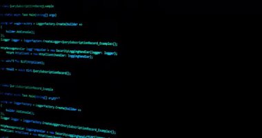 Bilgisayar korsanı program kodunu bilgisayar ve siber güvenliğe kaydediyor.