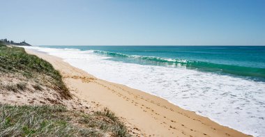Kawana sahili boyunca kuzeye, Cartwright noktasına bakıyorum..