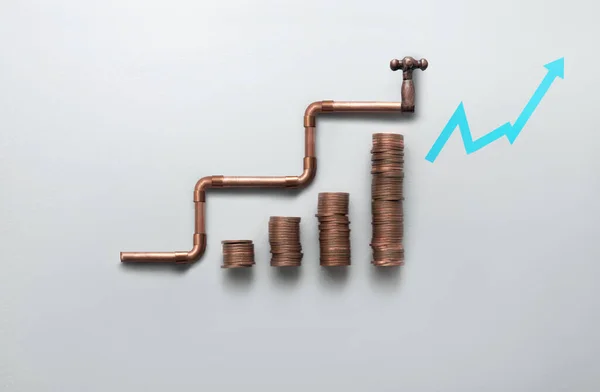 Copper Piping Tap Rising Upwards Alongside Stacks Coins Arrow Increase — Stock Photo, Image