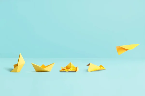 Paper Boat Sinking Transformation Paper Airplane Sink Flourish Success Concep — Stock Photo, Image