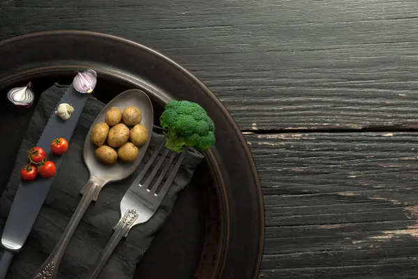 Patatas Miniatura Cebollas Brócoli Cubiertos Concepto Alimentos Orgánicos Fotos de stock