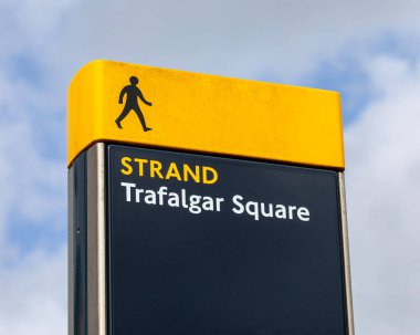 Londra, İngiltere 'deki Strand' de yaya tabelası..