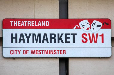 Londra, İngiltere - 23 Mart 2023: Westminster, Londra, İngiltere 'de Haymarket için bir sokak tabelası.