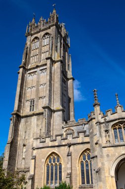 Somerset, İngiltere 'nin tarihi Glastonbury kasabasındaki Aziz John Kilisesi..