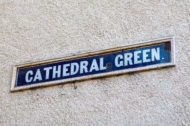 Somerset, İngiltere 'deki güzel Wells şehrinde Katedral Green için bir sokak tabelası..